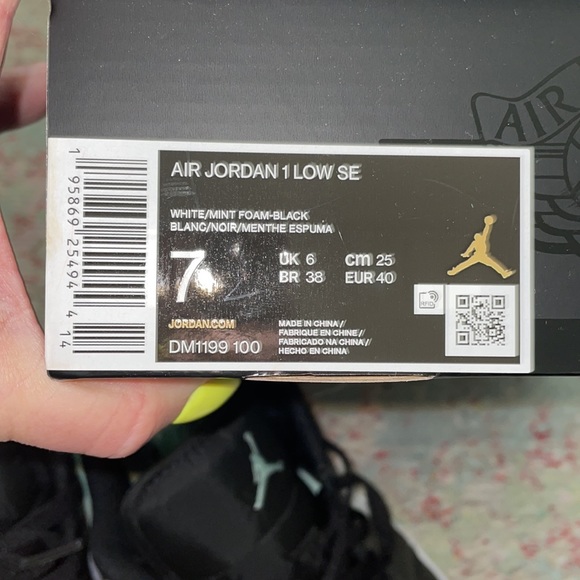 Worn once - Air Jordan 1 Low SE - White - Mint Foam - Black - Picture 8 of 9